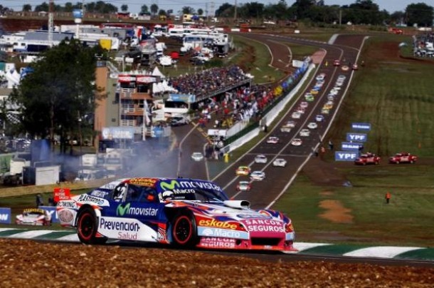 Christian Ledesma encabezando la vuelta previa