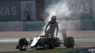 ¿HAMILTON DUDA DE MERCEDES?