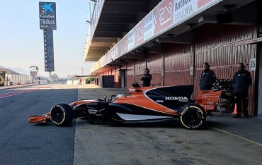 ALONSO REALIZÓ SUS PRIMEROS GIROS CON EL NUEVO MCLAREN