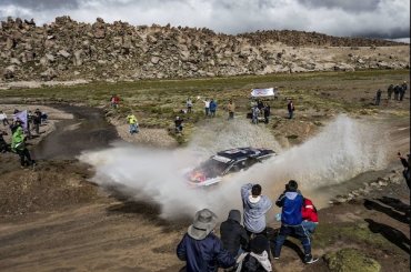 PETERHANSEL SE LLEVÓ LA ETAPA 10 EN AUTOS Y PEUGEOT HACE EL 1 - 2 EN LA GENERAL