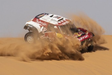 DAKAR 2020, AUTOS: SAINZ ALZA LA BANDERA ESPAÑOLA 