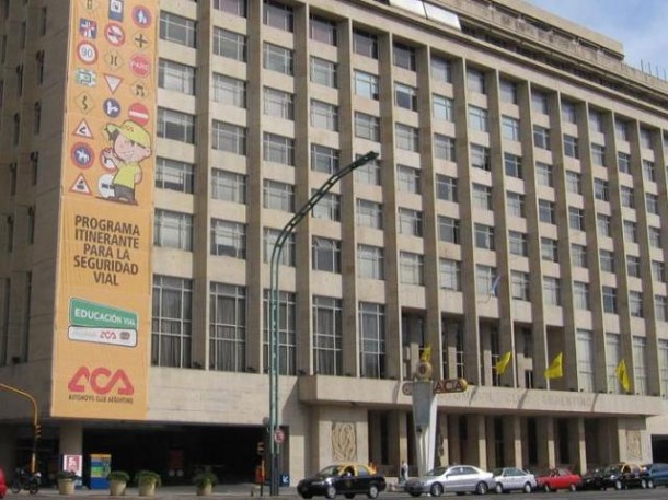 Edificio del ACA sobre Av.Libertador