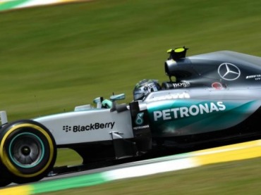 ROSBERG SIGUE ADELANTE