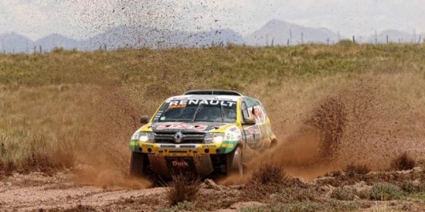 Spataro encara para Uyuni ( Foto : Prensa Renault)