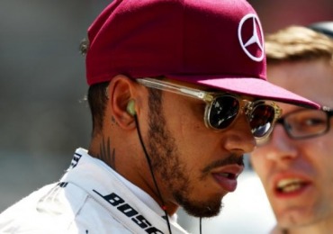 HAMILTON PIDIÓ DISCULPAS POR EL ACCIDENTE