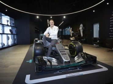 BOTTAS A MERCEDES Y WHERLEIN A SAUBER