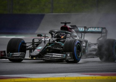 HAMILTON BAJO LA LLUVIA 