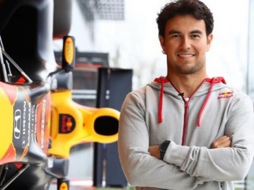 CHECO SE PROBO LA BUTACA DE RED BULL