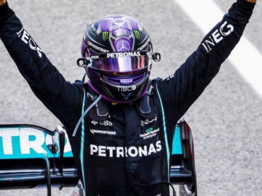 HAMILTON VOLVIÓ A GANAR