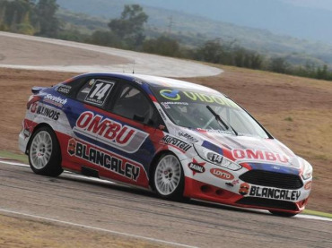 CARDUCCI CON LA POLE DE LA CLASE 3 DEL TN