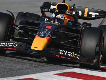 POLE DE VERSTAPPEN Y MERCEDES AFUERA