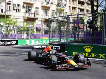 CHECO PÉREZ SE LLEVA LA VICTORIA EN EL GP DE BAKÚ