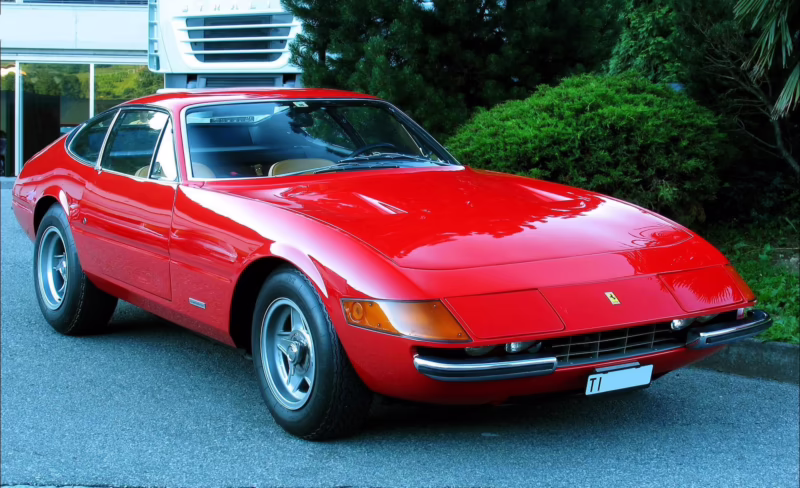 What is the top speed of the Ferrari 365 GTB 4 Daytona?