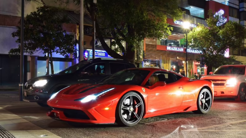 ¿Cuál es la aceleración de un Ferrari?