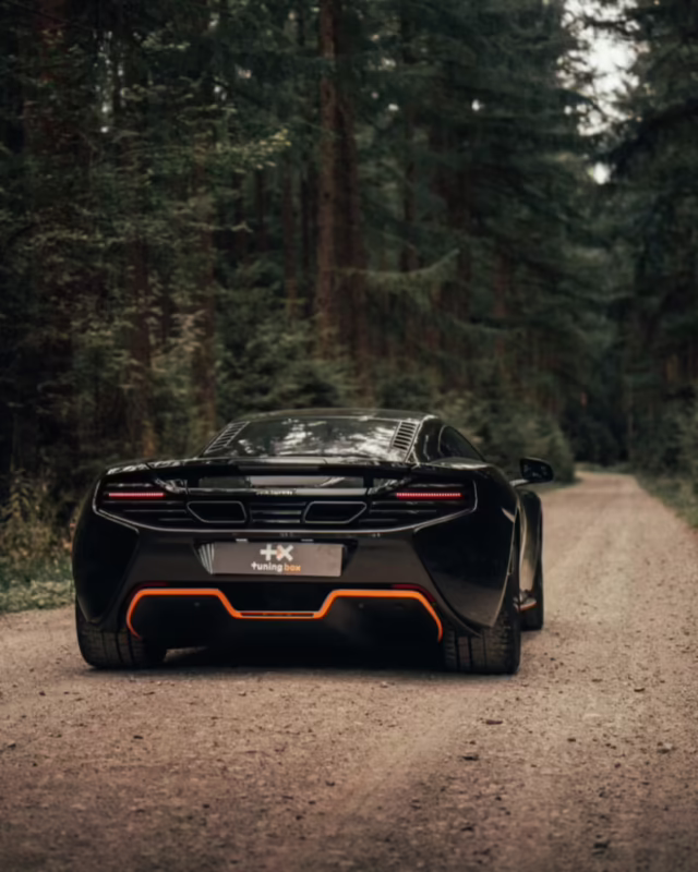 ¿Patrocinadores de McLaren F1 2025?