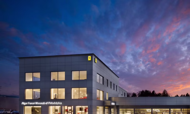 Who owns Algar Ferrari?