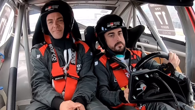 What is Fernando Alonso's signature driving style?