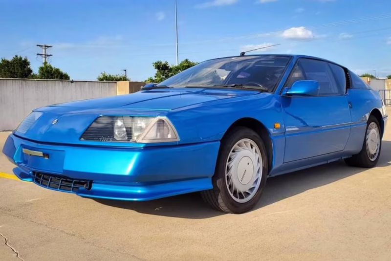 What car does Misato drive in the rebuild?