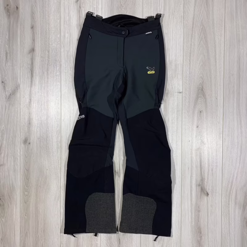 Can I wear cargo pants on a hike?