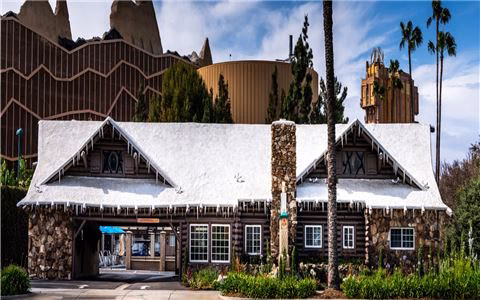 What is the best hotel to stay at near Disneyland?