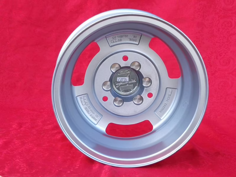 ¿Qué llantas lleva el Renault 12?