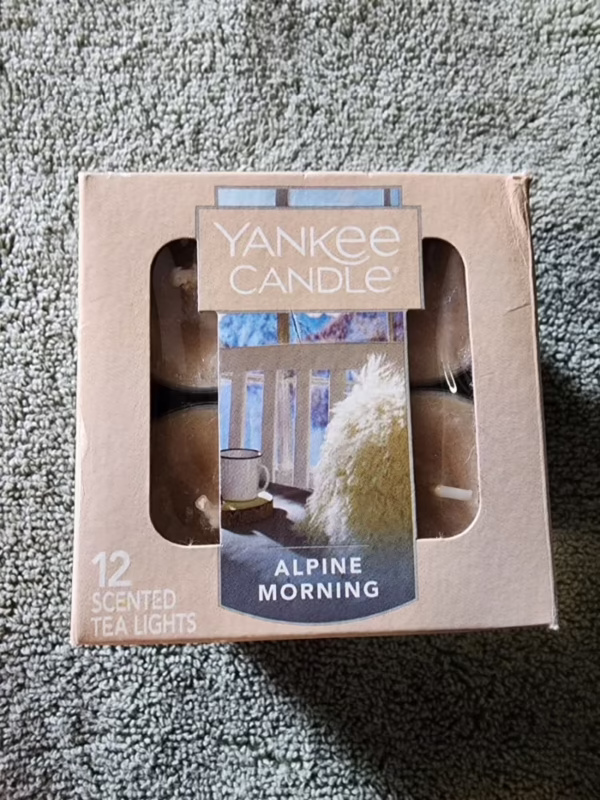What are the discontinued Yankee Candle scents?