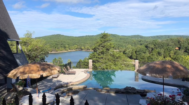 What is the minimum stay for Branson cabins?