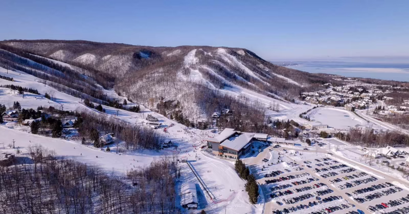 What is the largest ski resort in Ontario?