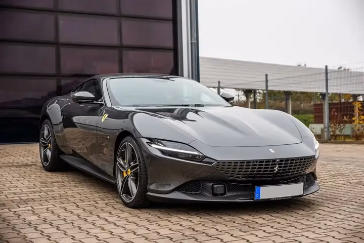 ¿Cuanto cuesta alquilar un Ferrari al día?