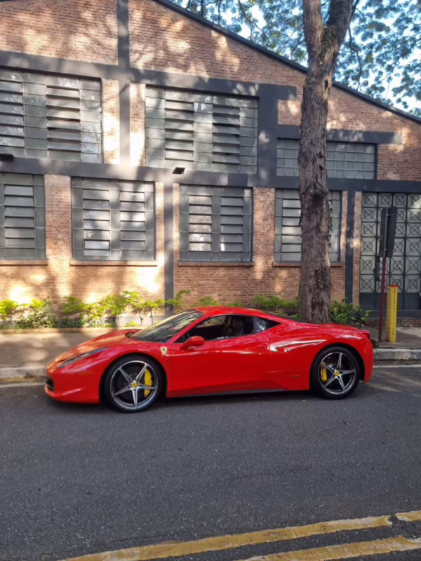 Quanto custa alugar uma Ferrari em Paris?