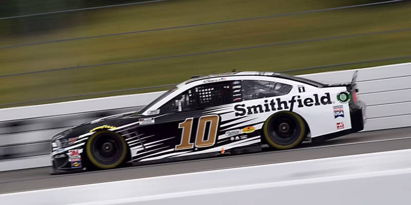 ¿Quién es la piloto de NASCAR más rica?