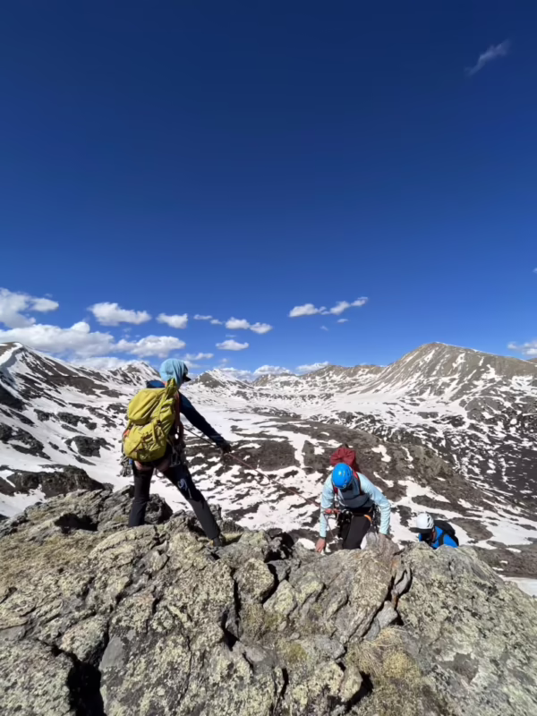 How much do professional mountain guides make?