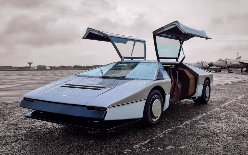 What did Aston Martin do in WWII?