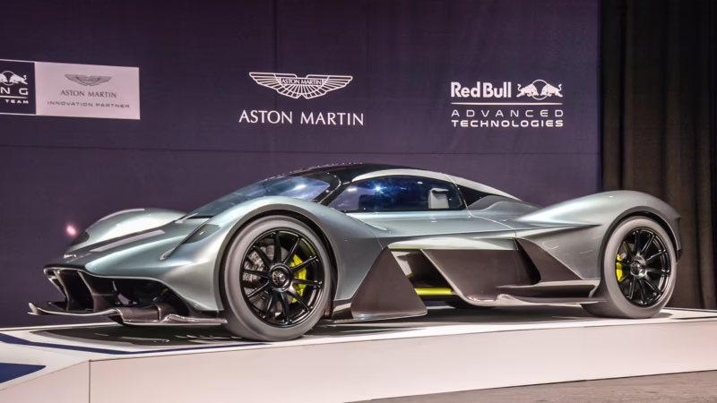 ¿Cuántos caballos de potencia tiene el Aston Martin AMB 001 Pro?