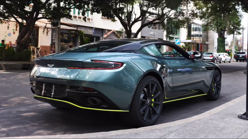 ¿Aston Martin DB11 precio México?