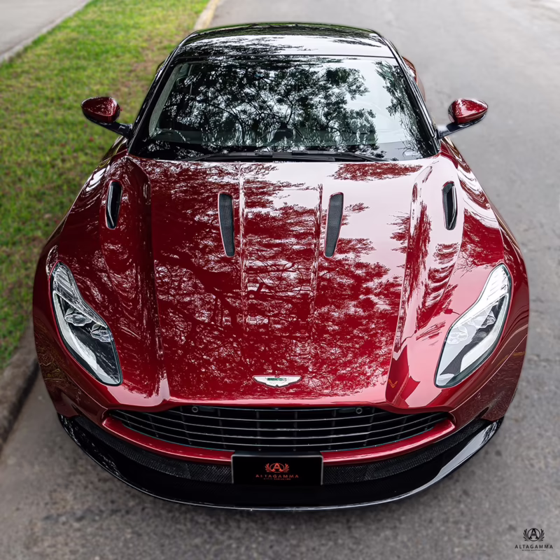 ¿Cuánto cuesta un Aston Martin DB12?