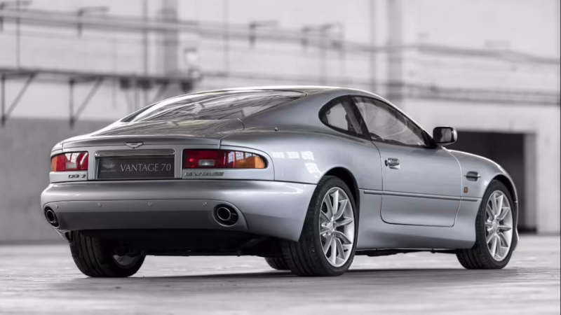 What is the difference between the DB7 and the DB7 Vantage?