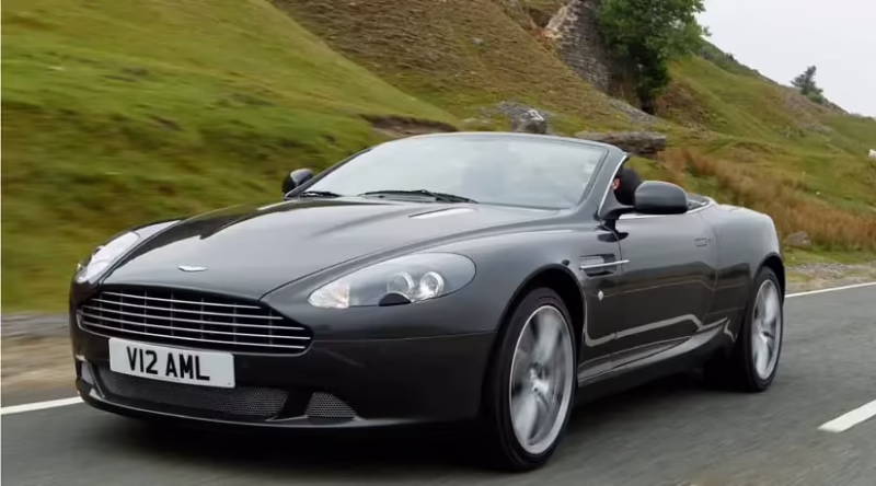¿Cuántos caballos de potencia tiene el Aston Martin db9 v12?