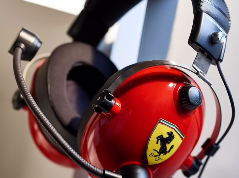¿Cuanto cuestan los auriculares Ferrari p200?