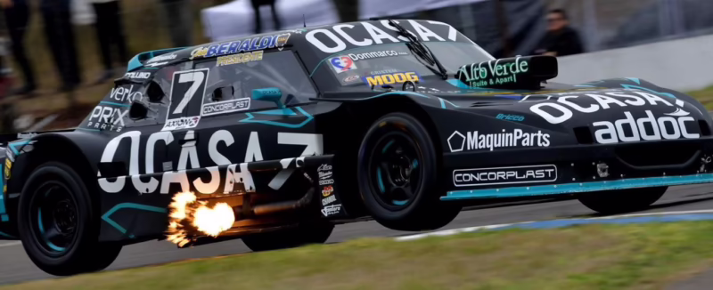 ¿Qué auto maneja Pernia?