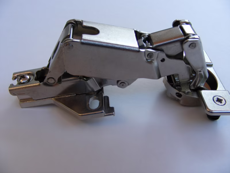 ¿Ferrari fabrica bisagras?