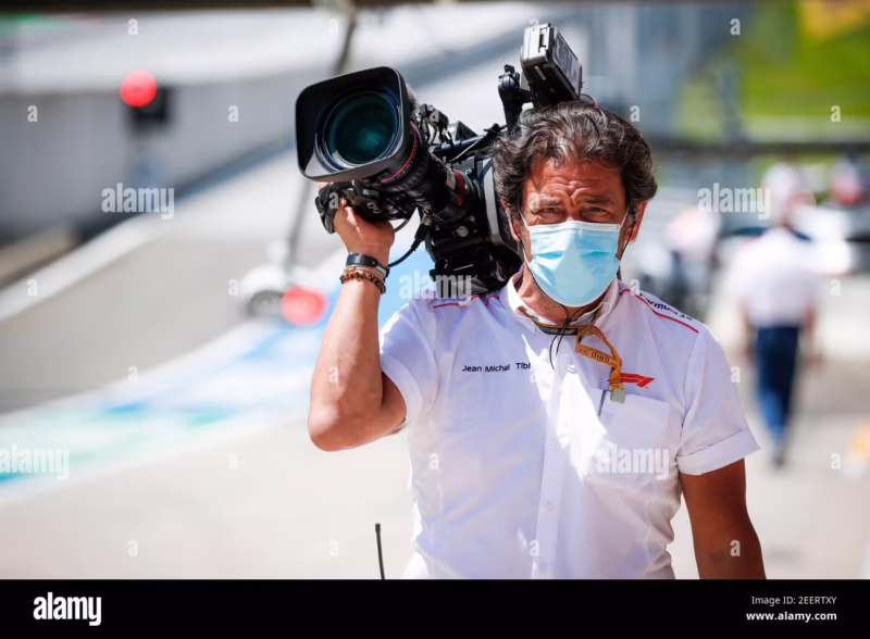 Who is the F1 photographer?
