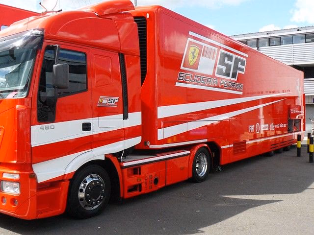 ¿Cómo se llaman los aficionados de la Scuderia Ferrari?