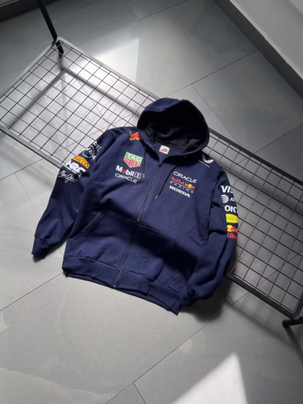 ¿Qué escudería patrocina Red Bull?