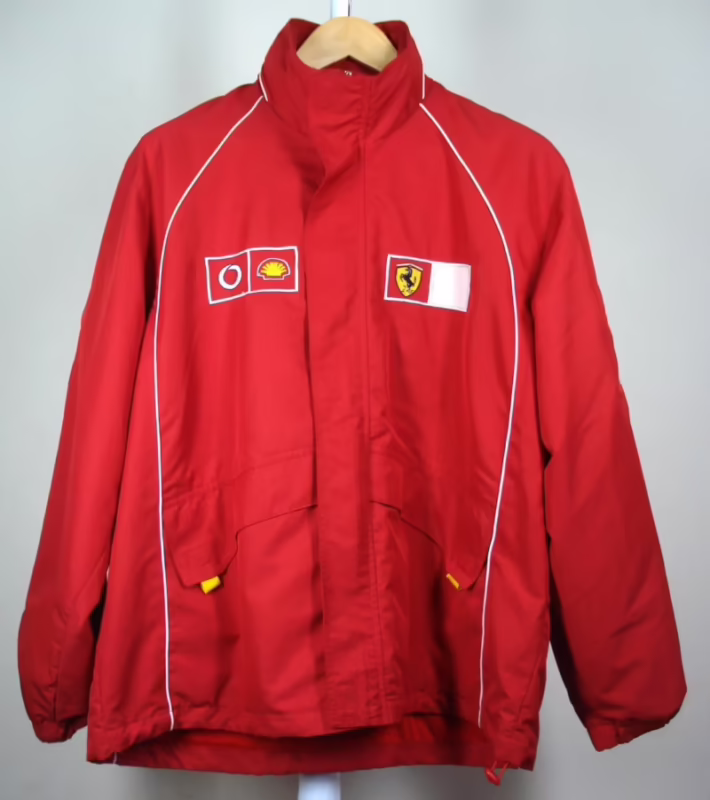 ¿Es cálida una chaqueta Ferrari?