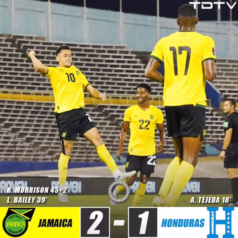 ¿Carlos Álvarez futbolista colombiano?