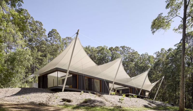 ¿Cuánto cuesta una carpa de circo grande?