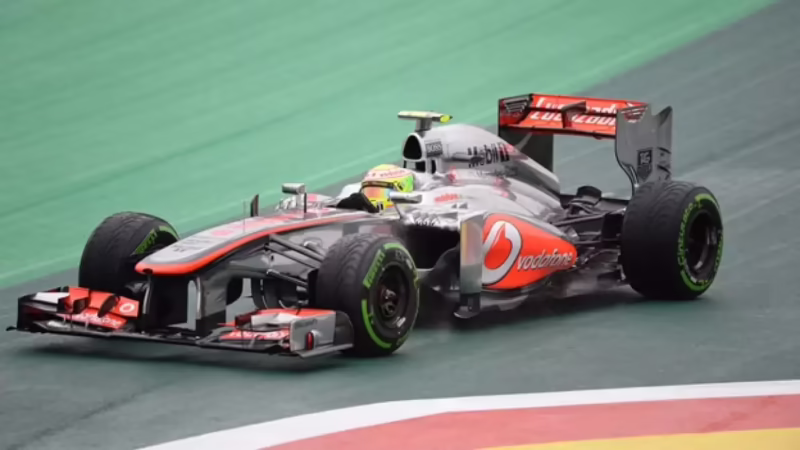 ¿Qué carro maneja Checo Pérez en la vida real?