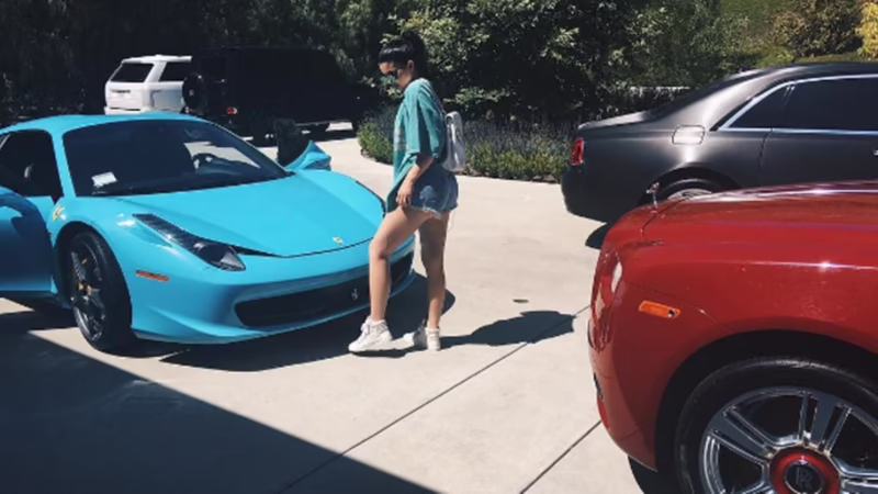 ¿Qué carro tiene Kylie Jenner?