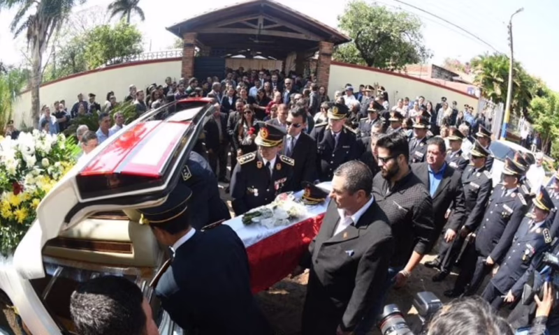 ¿Cómo se llama el comisario de Paraguay?